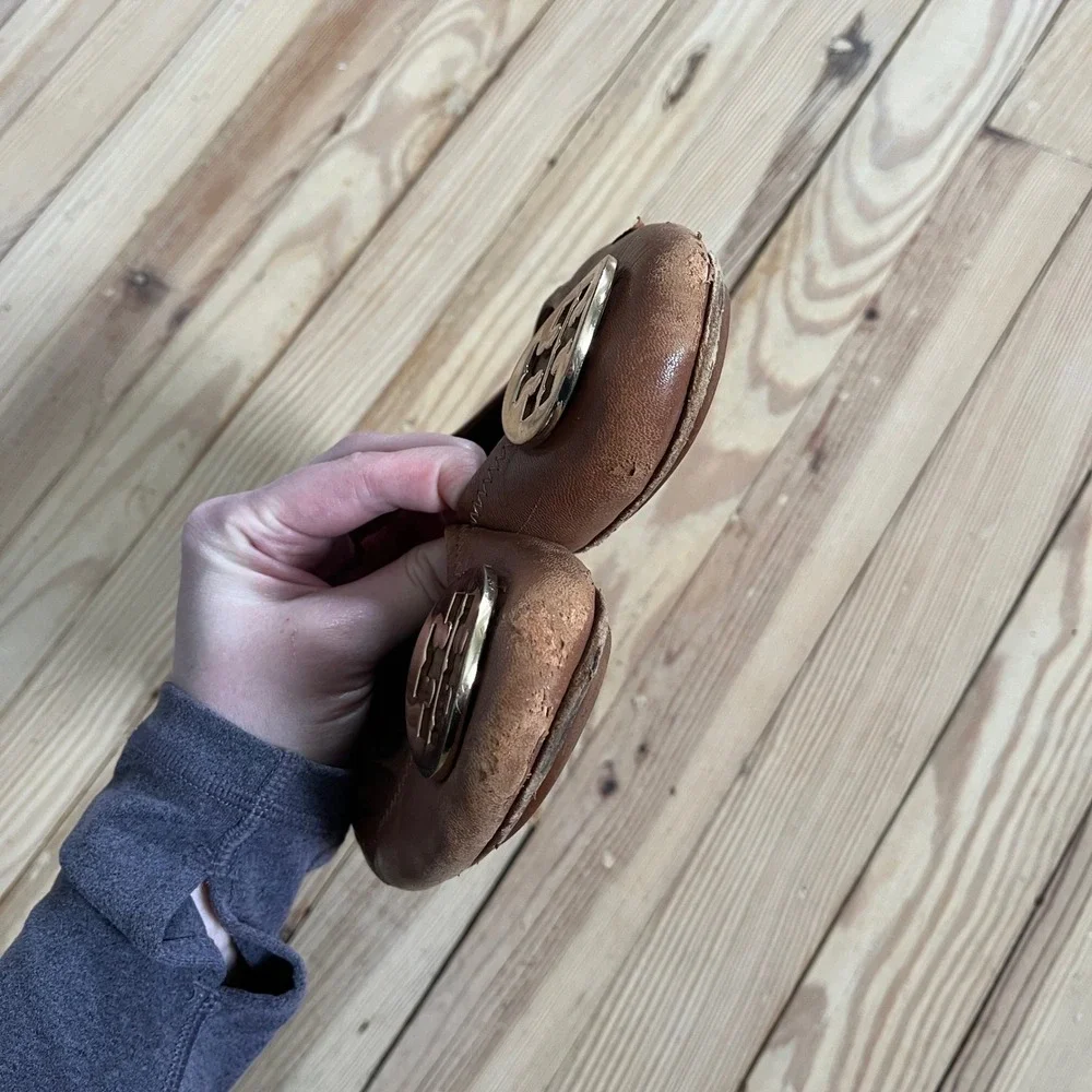 Tory Burch Reva Tan Leather Ballet Flats Gold Logo Medallion Round Toe Shoes - Picture 10 of 11